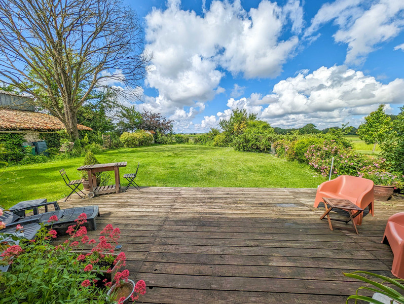French property for sale in Chaunac, Charente-Maritime - €678,400 - photo 7