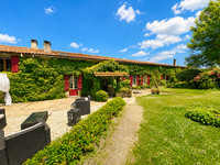 Propriété à vendre à Saint-Vallier, Charente - 344 500 € - photo n°1