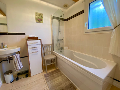 French property for sale in Massignac, Charente - €162,000 - photo 4
