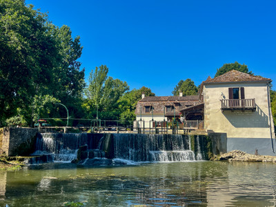 French property for sale in Issigeac, Dordogne - €1,295,000 - photo 1