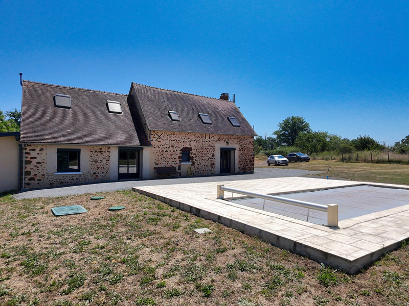 Maison à vendre à Chaillac, Indre - 299.900 € - photo 1