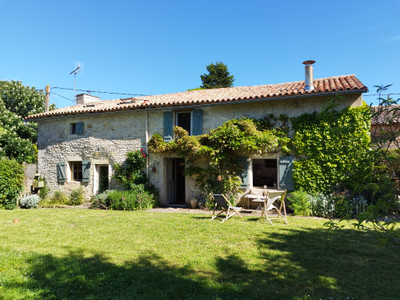 Maison à vendre à Mairé-Levescault, Deux-Sèvres, Poitou-Charentes, avec Leggett Immobilier