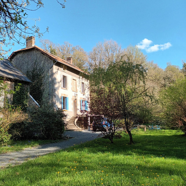 French property for sale in Janaillat, Creuse - €299,600 - photo 0