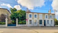 Maison à vendre à Barbezieux-Saint-Hilaire, Charente - 413.400 € - photo 1