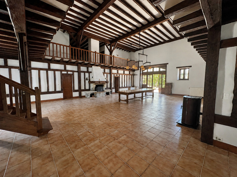 French property for sale in Les Salles-Lavauguyon, Haute-Vienne - €600,000 - photo 4
