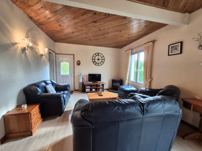 French property for sale in Poullaouen, Finistère - €145,000 - photo 2