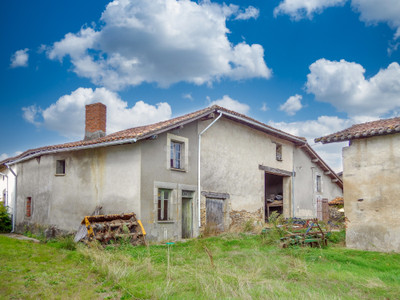 Grange à vendre à Lésignac-Durand, Charente, Poitou-Charentes, avec Leggett Immobilier