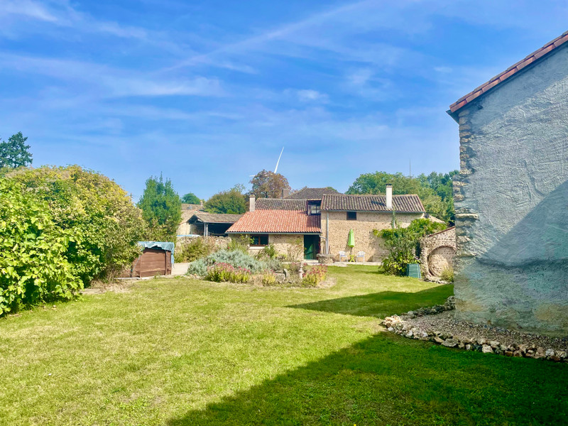 Maison à vendre à Saint-Sauvant, Vienne - 159.957 € - photo 1