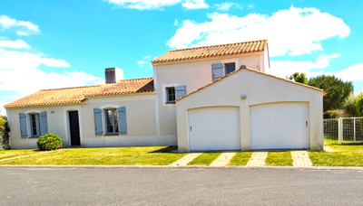Maison à vendre à L'Aiguillon-sur-Vie, Vendée, Pays de la Loire, avec Leggett Immobilier