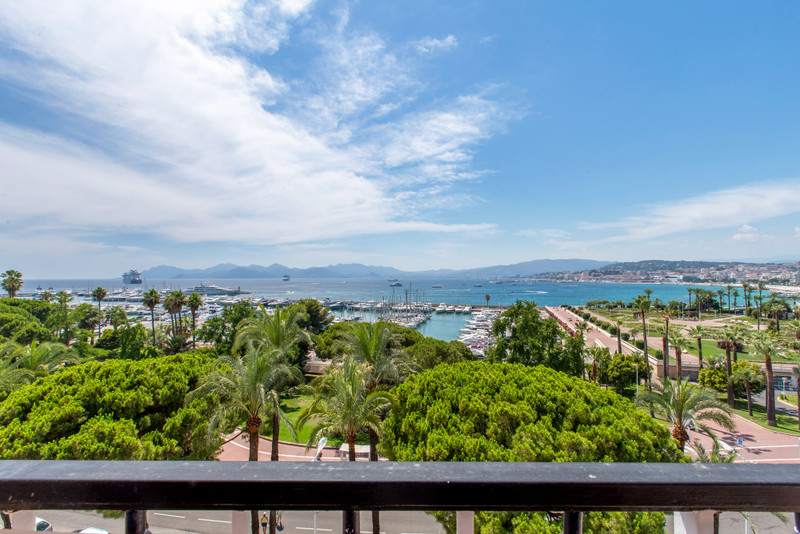 French property for sale in Cannes, Alpes-Maritimes - &#8364;3,950,000 - photo 2