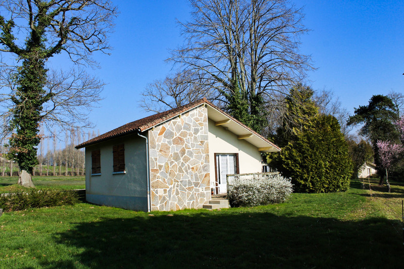French property for sale in Manot, Charente - &#8364;477,000 - photo 2