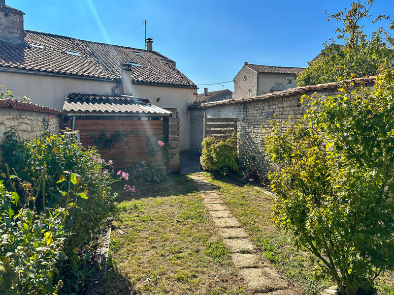 French property for sale in Matha, Charente-Maritime - €170,000 - photo 1