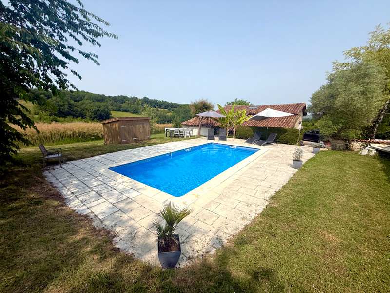 French property for sale in Salles-Lavalette, Charente - €275,000 - photo 1
