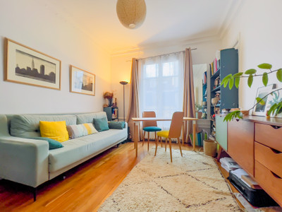 Paris 75004 Ile St Louis, near Seine rare address, 90m2 on the 4th floor of a superb stone building with lift