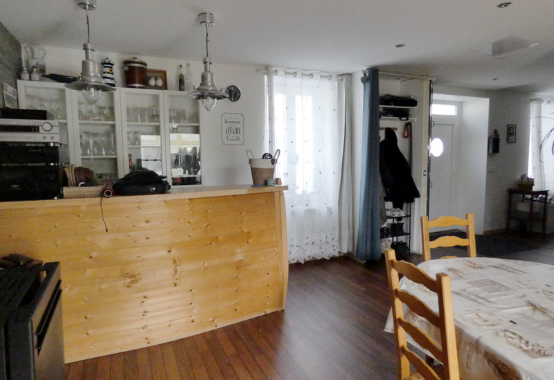 French property for sale in Lanloup, Côtes-d'Armor - €325,500 - photo 2