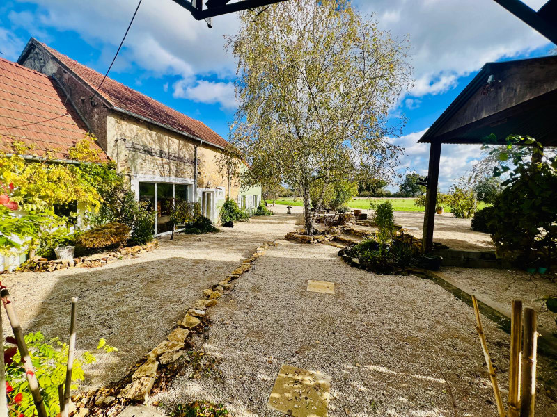 Propriété à vendre à Saint-Pierre-le-Moûtier, Nièvre - 614 800 €