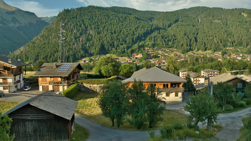 Ski property for sale in Morzine - €1,300,000 - photo 4