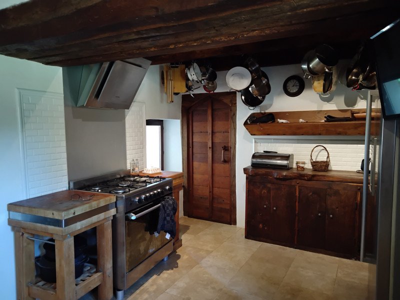 French property for sale in Verneuil, Charente - €318,000 - photo 3