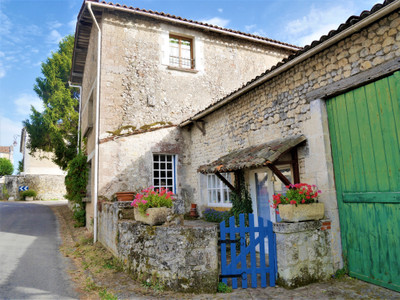Maison à vendre à Pérignac, Charente, Poitou-Charentes, avec Leggett Immobilier