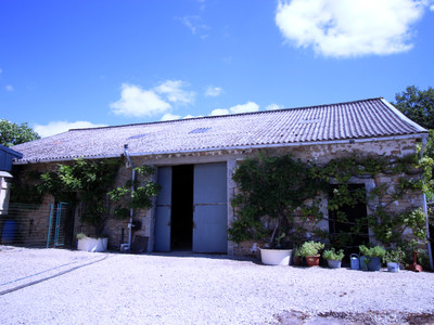 French property for sale in Saint-Coulitz, Finistère - €911,600 - photo 4