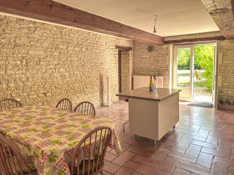 French property for sale in Aumagne, Charente-Maritime - €299,600 - photo 5