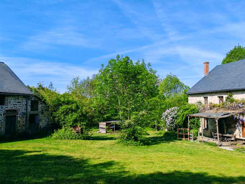 French property for sale in Sainte-Christine, Puy-de-Dôme - €256,500 - photo 1