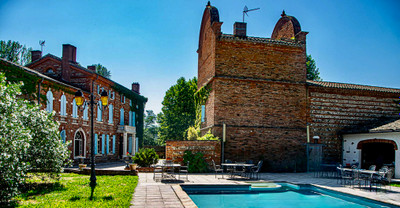Château, Toulouse, 35 mins from la place du CAPITOLE, city centre. Plus 4-bed house, Pigeonnier & outbuildings