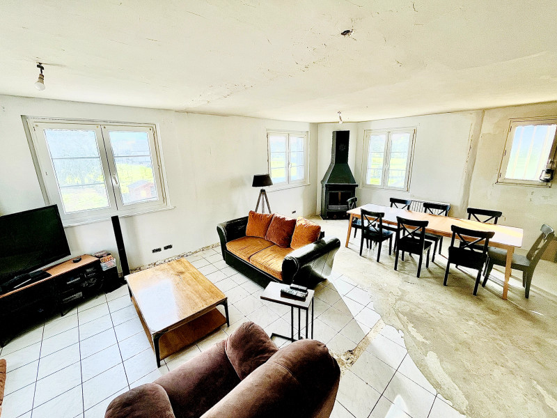 French property for sale in Neuilly-le-Vendin, Mayenne - €94,500 - photo 3