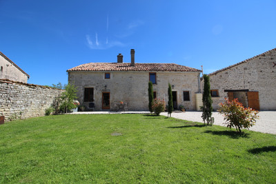 French property for sale in Valdelaume, Deux-Sèvres - €200,000 - photo 1