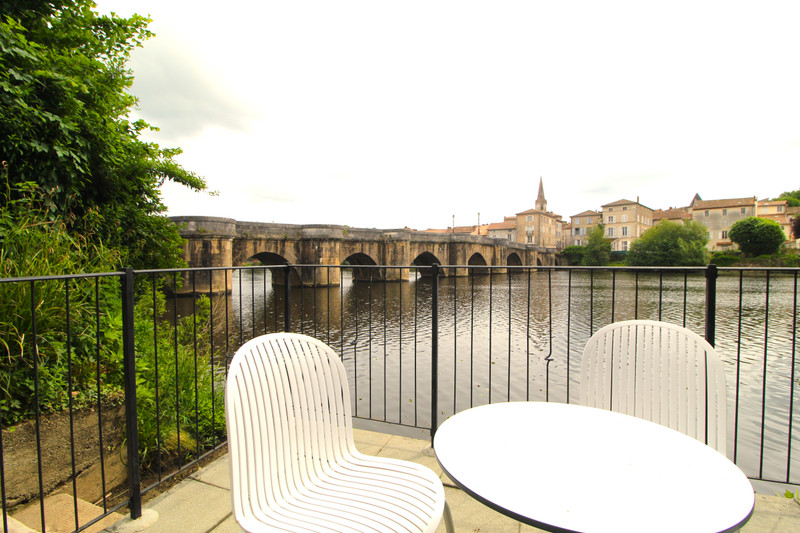 French property for sale in Confolens, Charente - €365,000 - photo 2