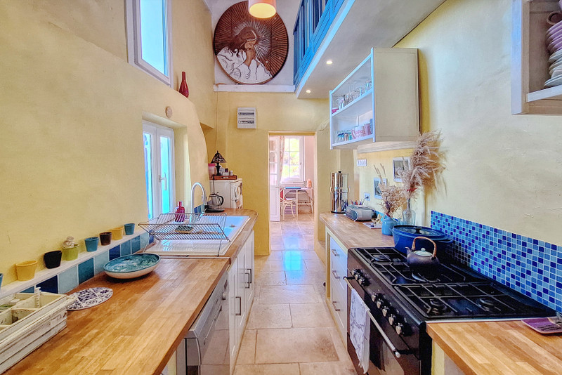 French property for sale in Apt, Vaucluse - €530,000 - photo 5