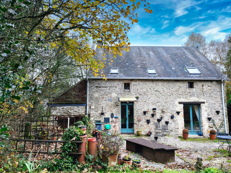 Maison à vendre à Saint-Sulpice-les-Feuilles, Haute-Vienne - 194 000 € - photo 1 Maison à vendre à Saint-Sulpice-les-Feuilles, Haute-Vienne - 194 000 € - photo 1