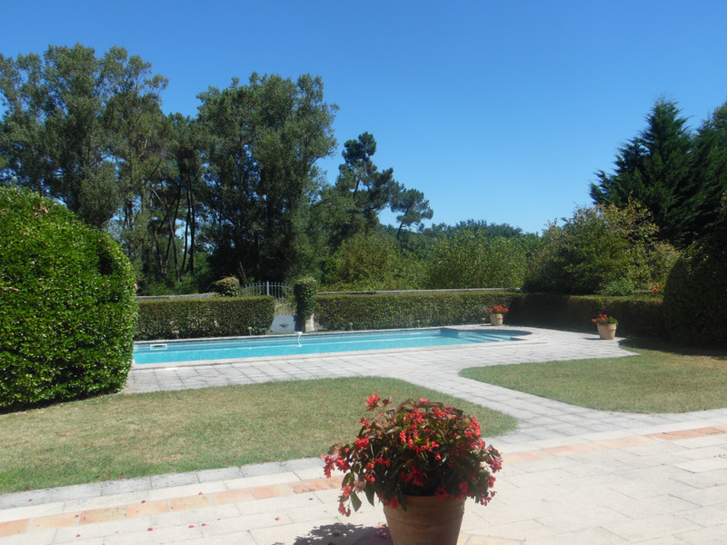 French property for sale in Saint-André-de-Cubzac, Gironde - &#8364;763,200 - photo 2