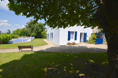 French property for sale in Beauvais-sur-Matha, Charente-Maritime - €190,000 - photo 1
