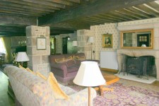 A magnificent fully furnished six bedroom, six bathroom manor house with income potential and suitable for horses and less than an hour from Limoges..
