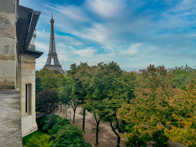 Luxury 4-bed modern flat with balconies overlooking the CHAMP DE MARS | 2024 high-end renovation | Turnkey 