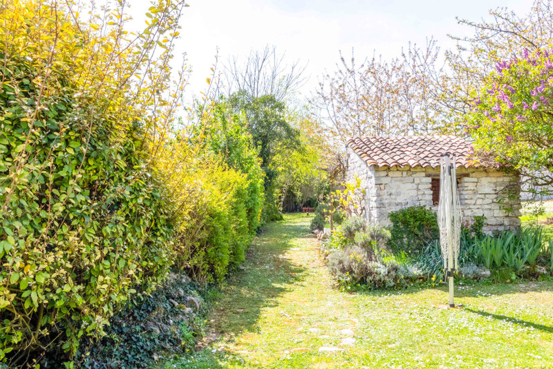 French property for sale in Saint-Mandé-sur-Brédoire, Charente-Maritime - €189,000 - photo 6
