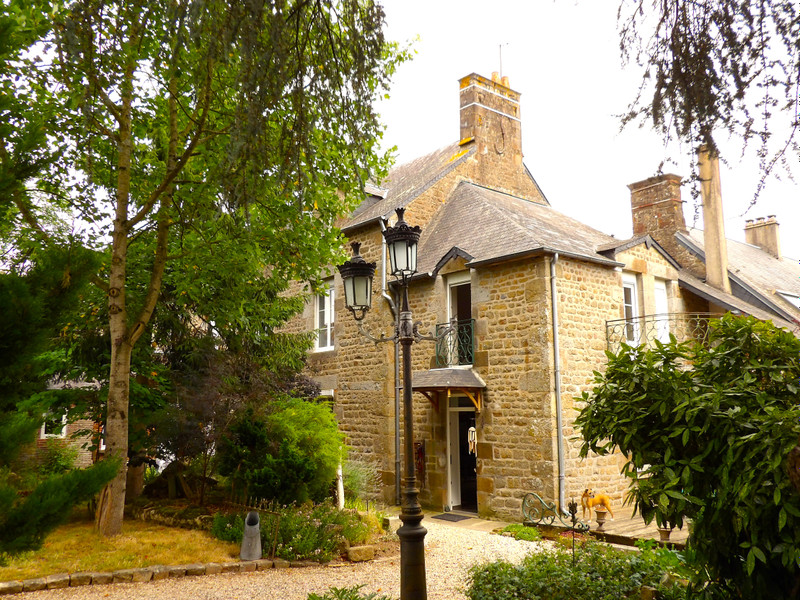Maison à vendre à La Ferté Macé, Orne - 349.800 € - photo 1