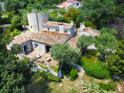 French property for sale in Carros, Alpes-Maritimes - €895,000 - photo 3