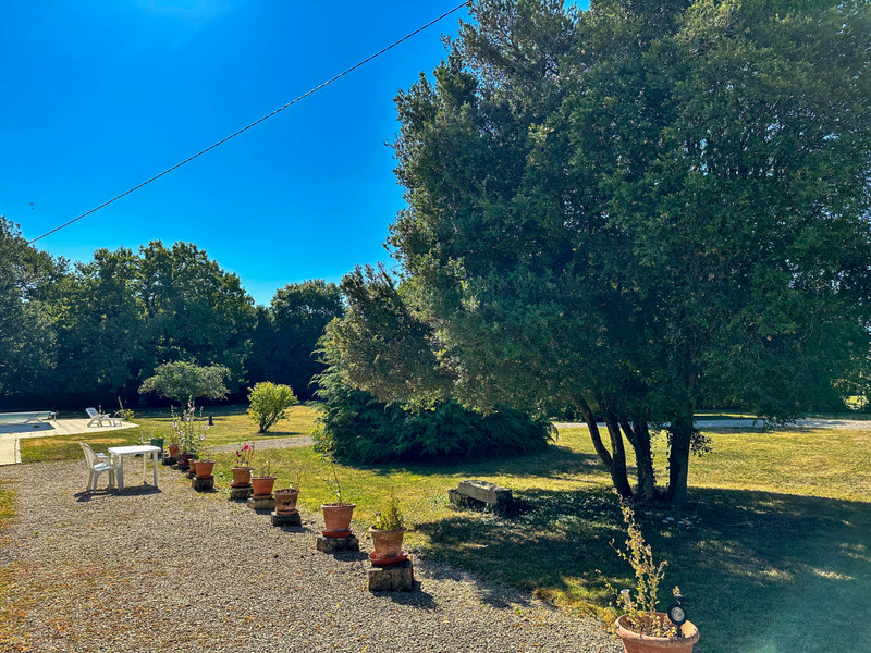French property for sale in Aumagne, Charente-Maritime - €299,600 - photo 3