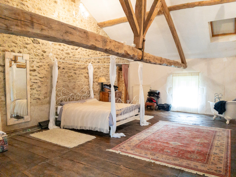 French property for sale in Pressignac, Charente - €278,000 - photo 3