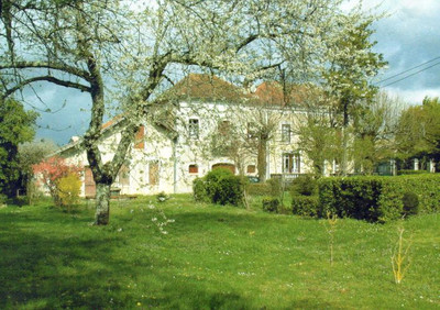 Maison à vendre à Saint-Front-de-Pradoux, Dordogne, Aquitaine, avec Leggett Immobilier