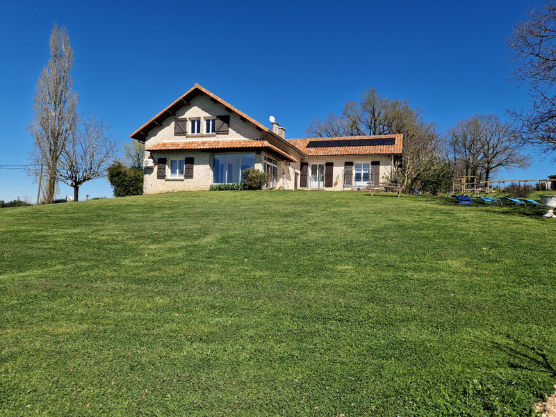 French property for sale in La Rochefoucauld-en-Angoumois, Charente - €375,000 - photo 0