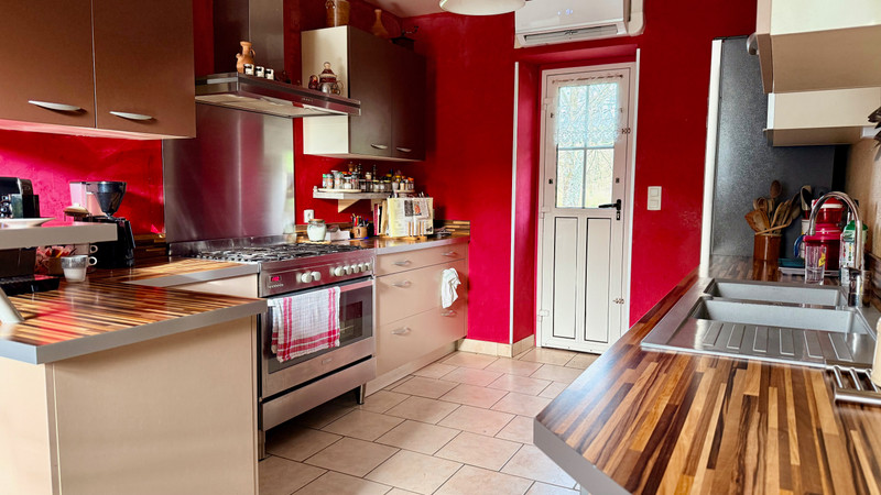 French property for sale in Vimarcé, Mayenne - €315,650 - photo 2