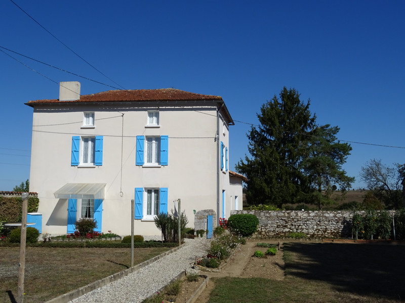 French property for sale in La Rochefoucauld-en-Angoumois, Charente - €114,450 - photo 3