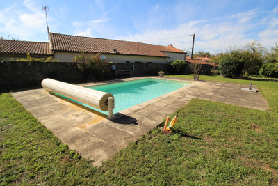 French property for sale in Lys-Haut-Layon, Maine-et-Loire - €236,000 - photo 2