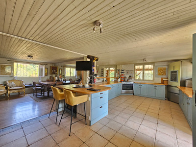 French property for sale in Saint-Pierre-le-Moûtier, Nièvre - €614,800 - photo 2