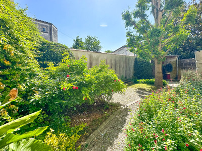 French property for sale in Saintes, Charente-Maritime - €249,950 - photo 1