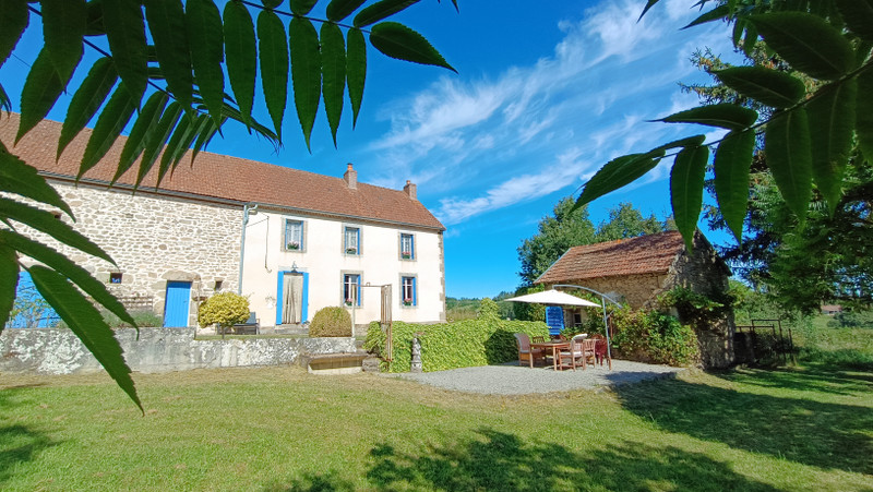 French property for sale in Auzances, Creuse - €149,900 - photo 0