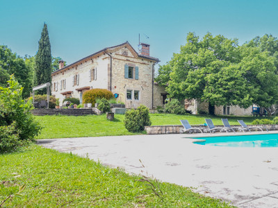 5-Hectare Estate with 220m² House, Pool, 80m² Guest Cottage, Professional and Leisure Spaces, Historic Charm

